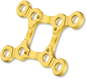 ChatGPT: Das Bild zeigt eine chirurgische Titanplatte, die in der Medizin vor allem in der Kieferchirurgie und Plastischen Chirurgie verwendet wird. Funktionen und Einsatz: Diese Platten dienen zur Fixierung von Knochenfragmenten, beispielsweise nach einer Fraktur oder bei einer rekonstruktiven Operation. Sie werden mit kleinen Schrauben am Knochen befestigt, um Stabilität während des Heilungsprozesses zu gewährleisten. Die goldene Farbe kommt oft von einer speziellen Beschichtung (Titannitrit), die die Biokompatibilität und Haltbarkeit verbessert. Im Kontext deiner vorherigen Bilder (Rhinoplastik-Instrumente) könnte diese Platte Teil eines Systems zur Fixierung von Nasenknochen nach einer Operation sein.